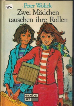 Zwei Maedchen tauschen ihre Rollen Peter Wolick